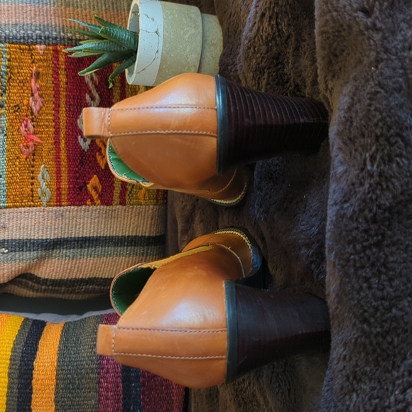 Tommy Hilfiger Size 6M Cognac 3 inch Block Heel Leather Booties - Picture 5 of 11